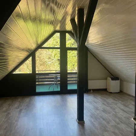 Geraeumige 4 Mit Balkon Mit Separatem Eingang Ideal Fuer Handwerker Apartment Niederdorla