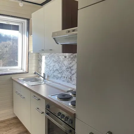 Geraeumige 4 Mit Balkon Mit Separatem Eingang Ideal Fuer Handwerker *