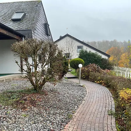 Apartment Geraeumige 4 Mit Balkon Mit Separatem Eingang Ideal Fuer Handwerker *